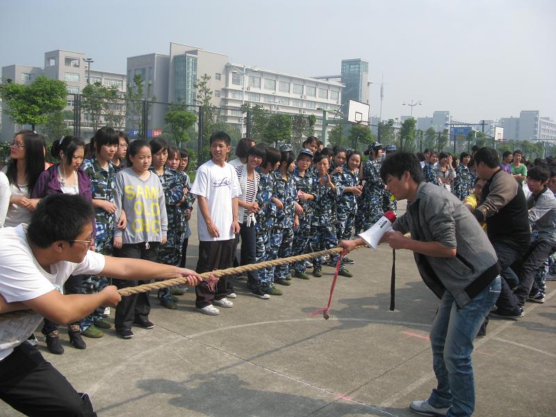 军训拔河比赛活动现场